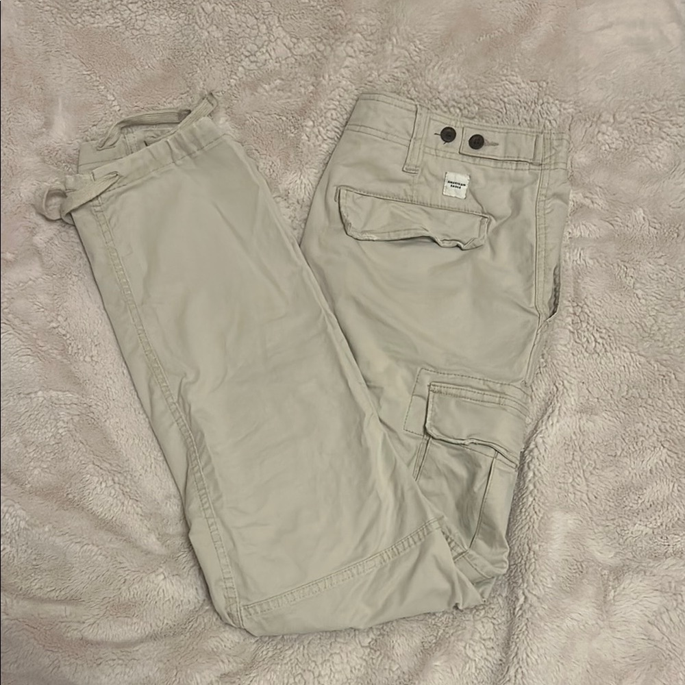 American Eagle Outfitters Gray Cargo Pants Durable Design